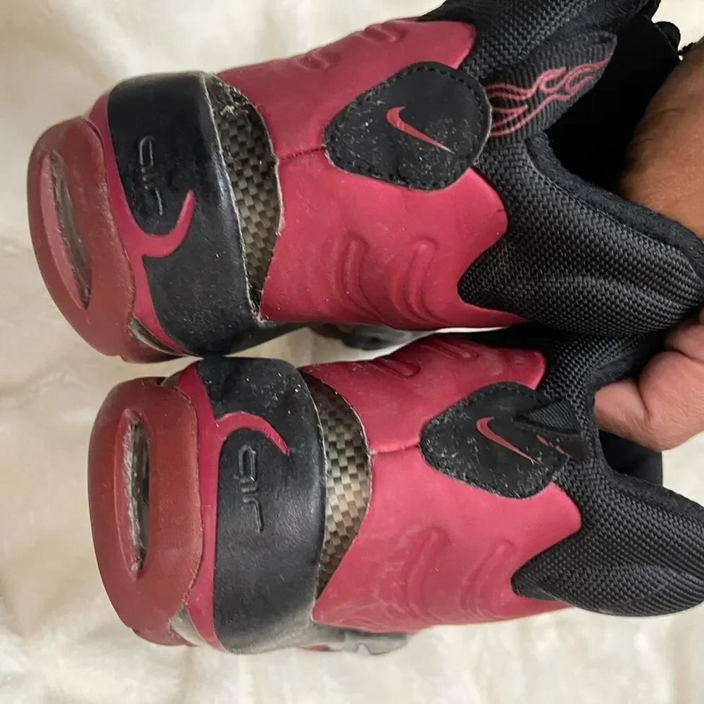 Nike Air Max Boys Burgundy and Black Boots Size 5.5 Youth